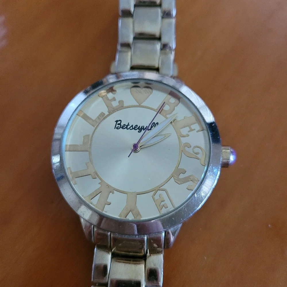 Betsey Johnson Y2K Betseyville Gold Tone‎ Watch